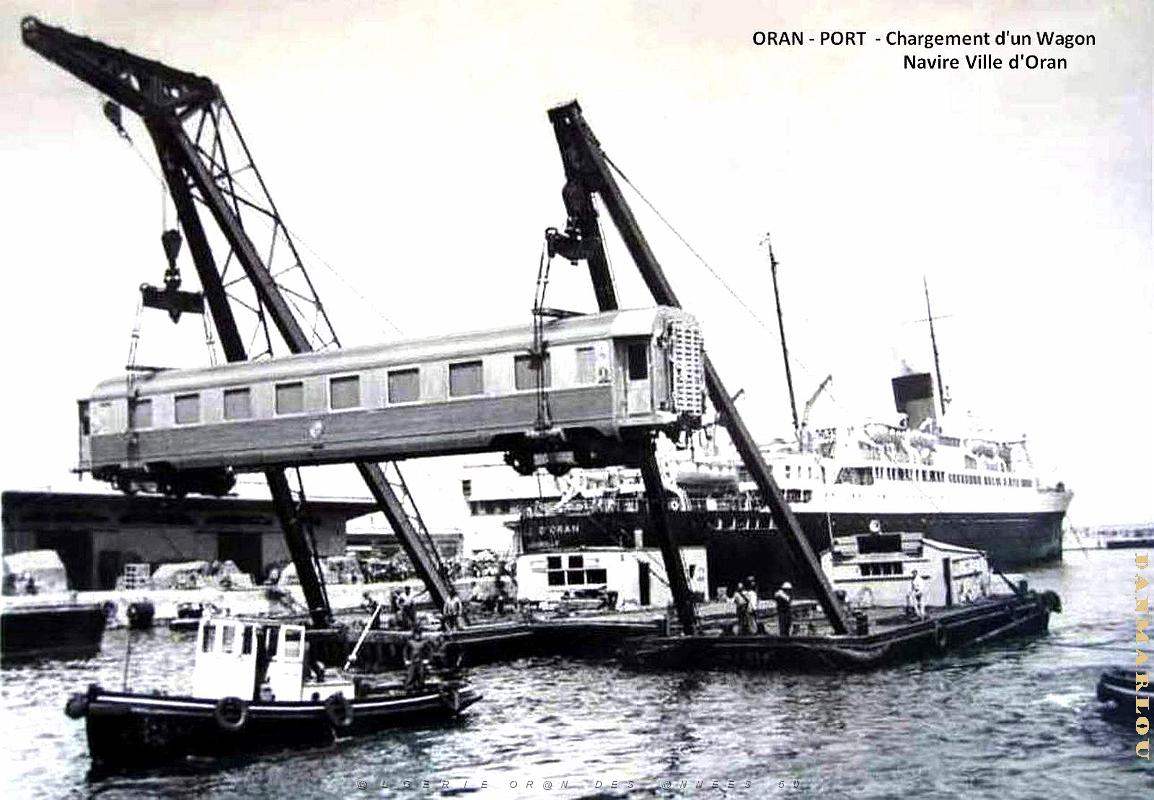 Oran - Port - Chargement d'un Wagon et le Ville d'Oran.jpg